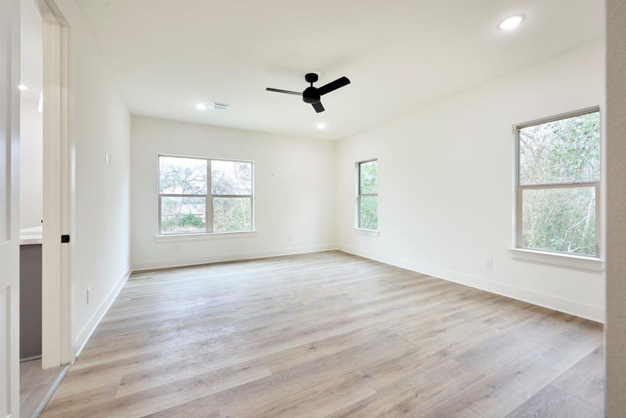 Spacious, unfurnished interior of a new home in , Houston (Image 16).
