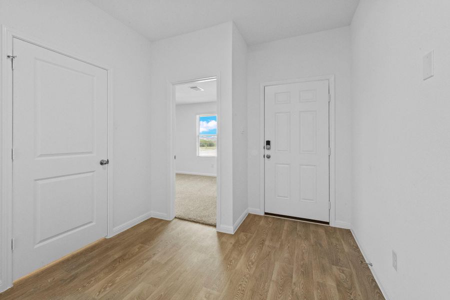 Spacious, unfurnished interior of a new home in , San Marcos (Image 20).