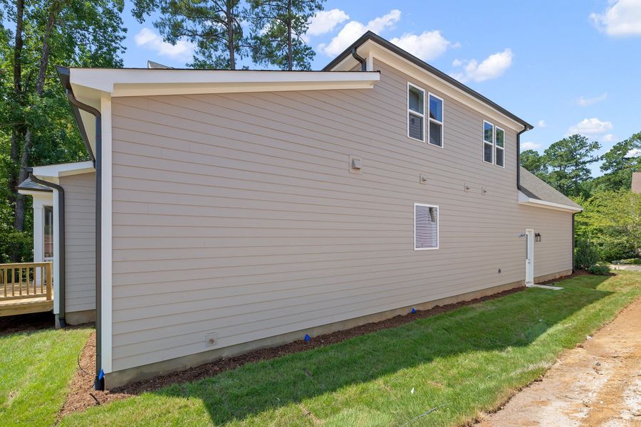 Representative exterior details of a home built from the The Emerson by RobuckHomes in Stonehenge, Raleigh (Image 62).