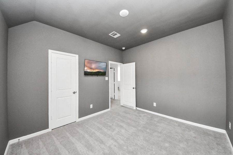 Spacious, unfurnished interior of a new home in The Trails, New Caney (Image 37).