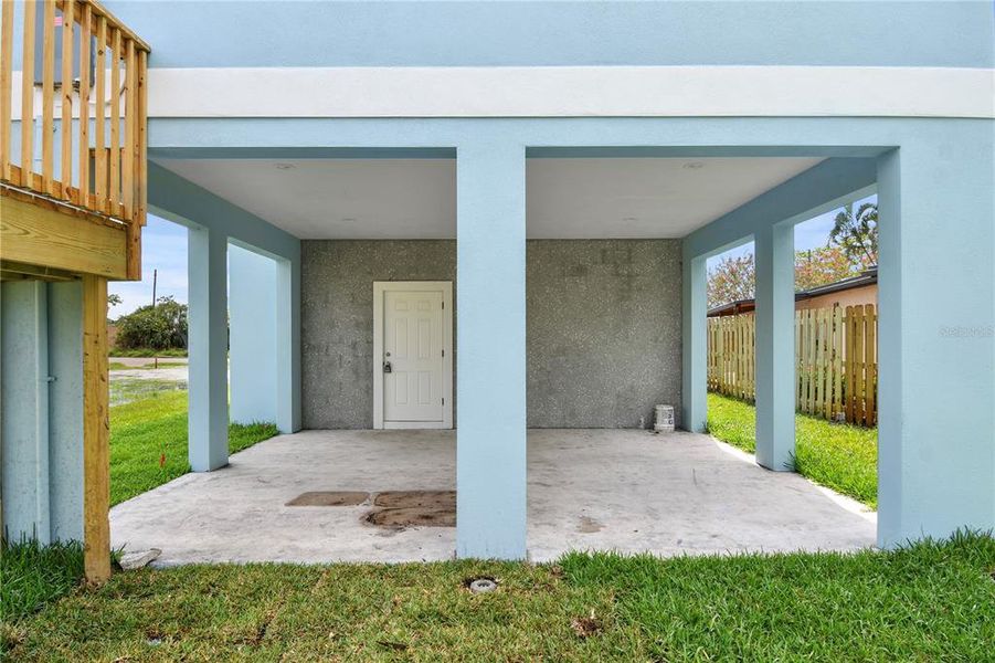 Exterior details and patio area of a home in , St. Petersburg (Image 29).