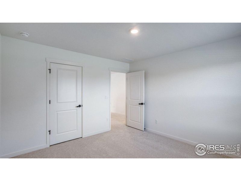 Spacious, unfurnished interior of a new home in Hansen Farm, Fort Collins (Image 27).