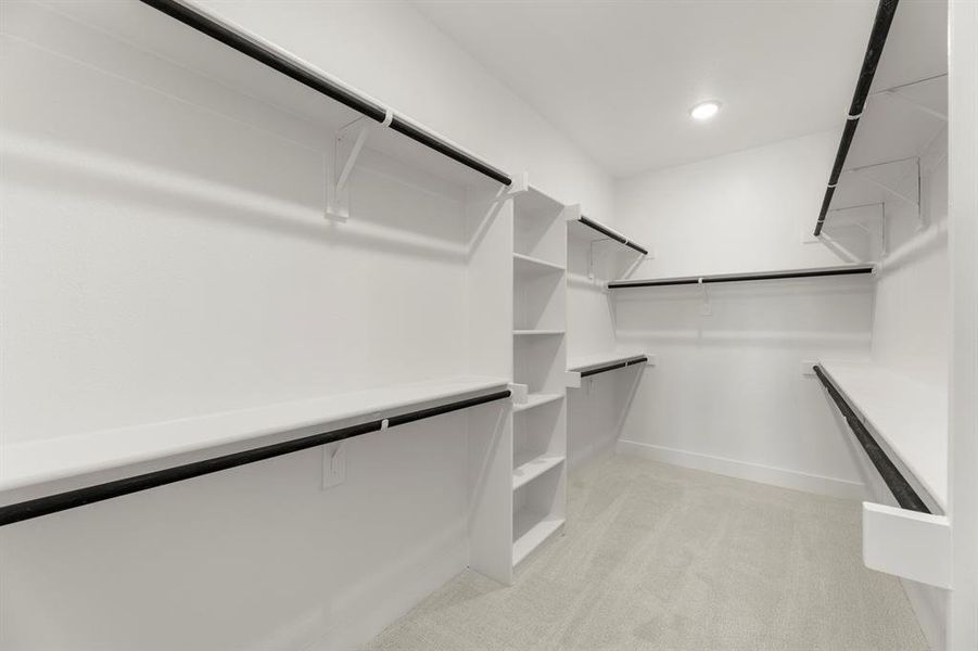 20_21. 1285 Flamingo - Closet 20_21. 1285 Flamingo - Closet