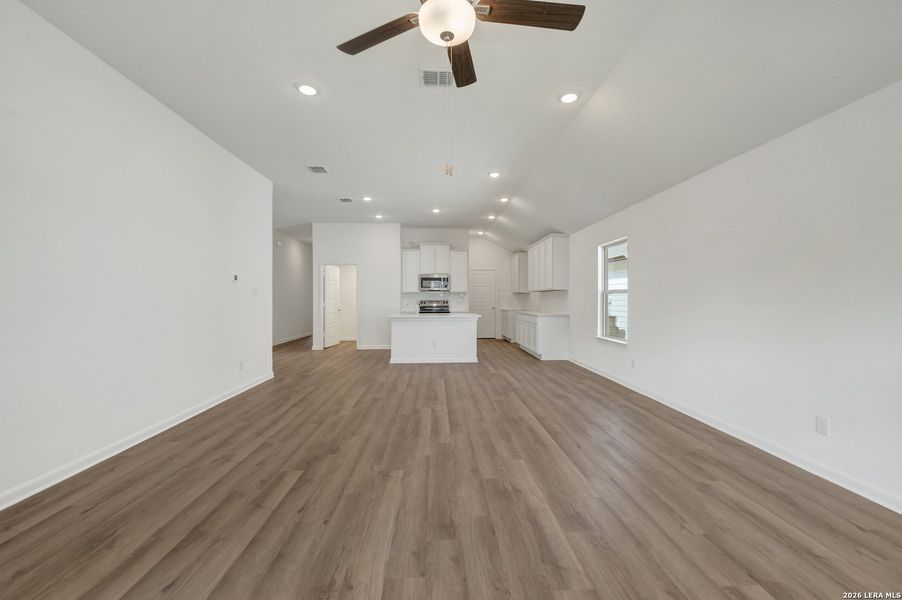 Spacious, unfurnished interior of a new home in Meadows at Clear Springs, New Braunfels (Image 46). Spacious, unfurnished interior of a new home in Meadows at Clear Springs, New Braunfels (Image 46).