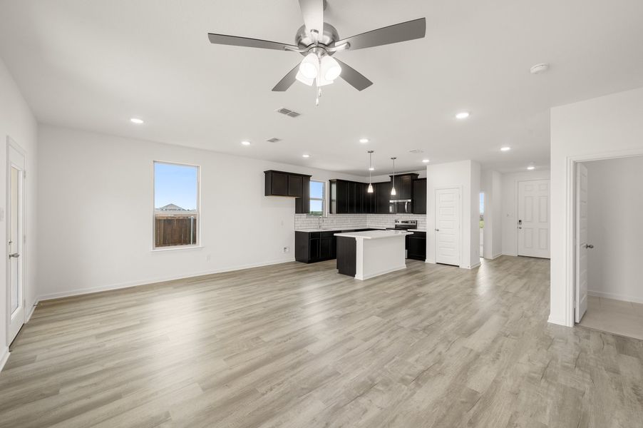 Spacious, unfurnished interior of a new home in Burgess Meadows, Cleburne (Image 24).