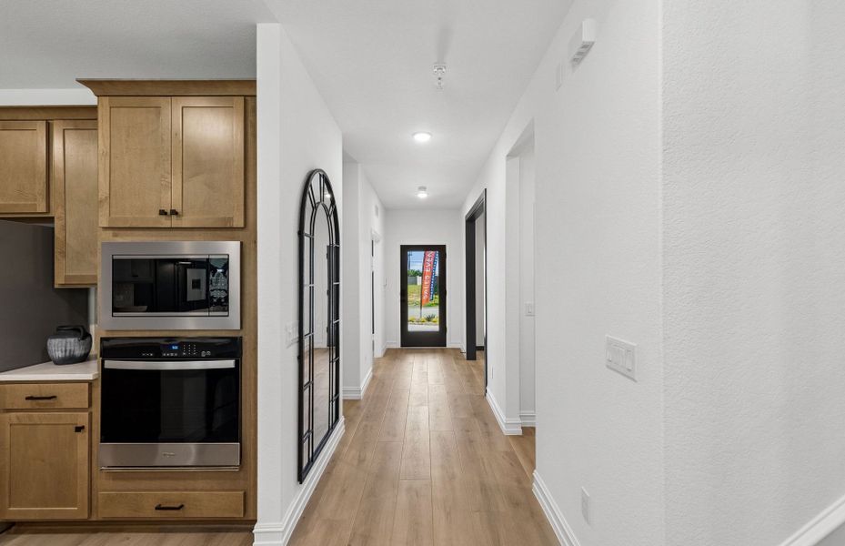 Representative furnished interior of a home built from the Sweetwater by Pulte Homes in Kings Way, Denton (Image 9).