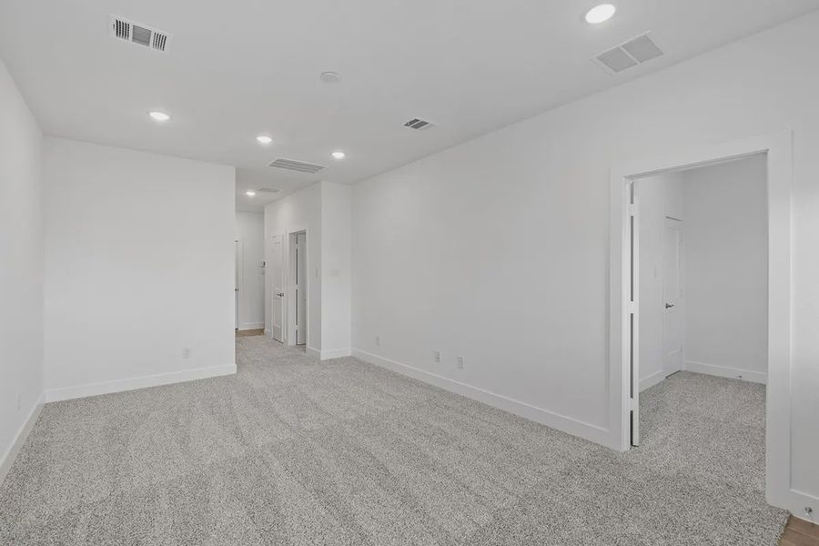 Spacious, unfurnished interior of a new home in Bridgeland Chateaus, Cypress (Image 26).