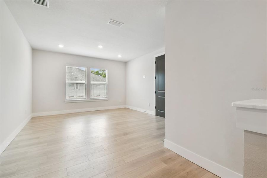 Spacious, unfurnished interior of a new home in , Tampa (Image 11).