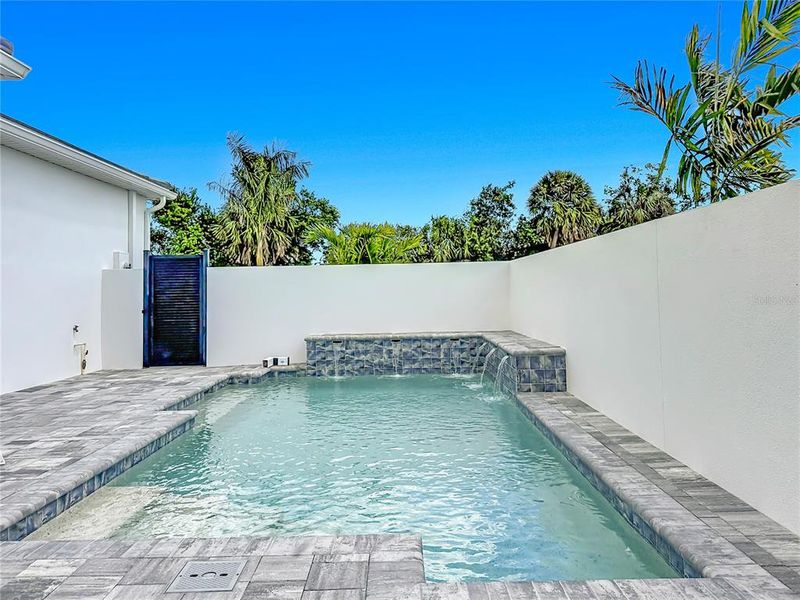 Exterior details and patio area of a home in , Bradenton (Image 35).