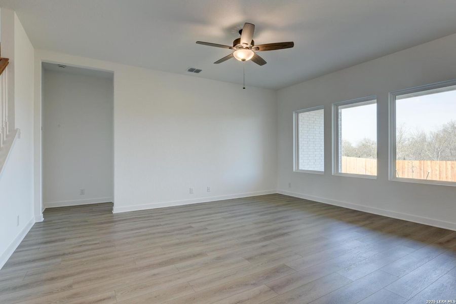 Spacious, unfurnished interior of a new home in Nopal Valley, San Antonio (Image 17).