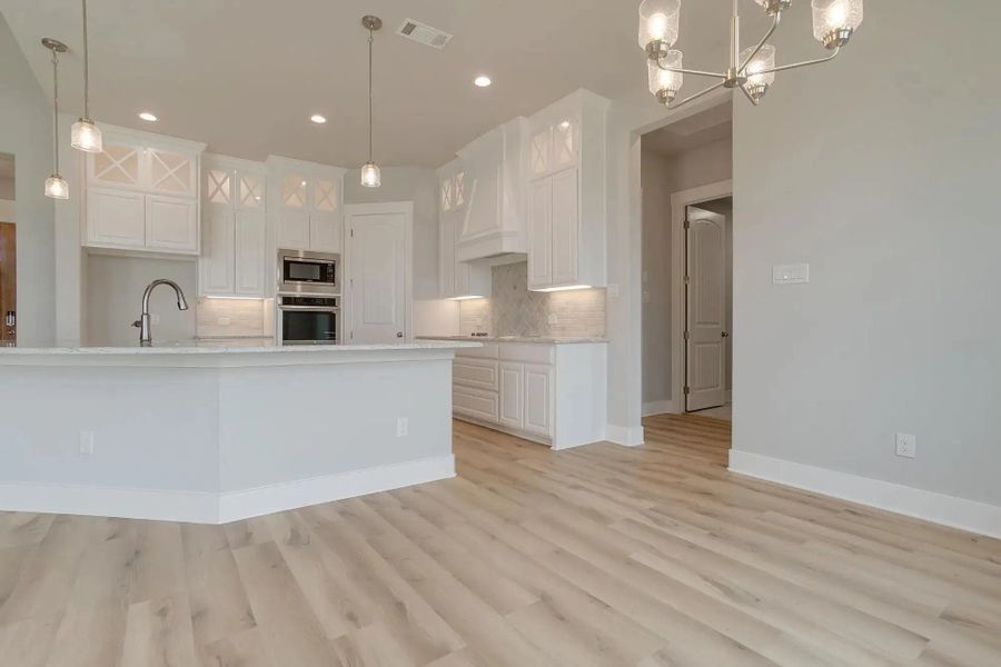 Representative furnished interior of a home built from the The Finley by Elmwood Custom Homes in Byrum Ranch, Maypearl (Image 48).