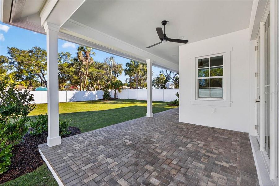 Exterior details and patio area of a home in , St. Petersburg (Image 4).