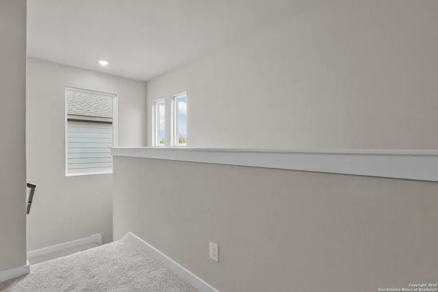 Spacious, unfurnished interior of a new home in Garden Grove, San Antonio (Image 22).