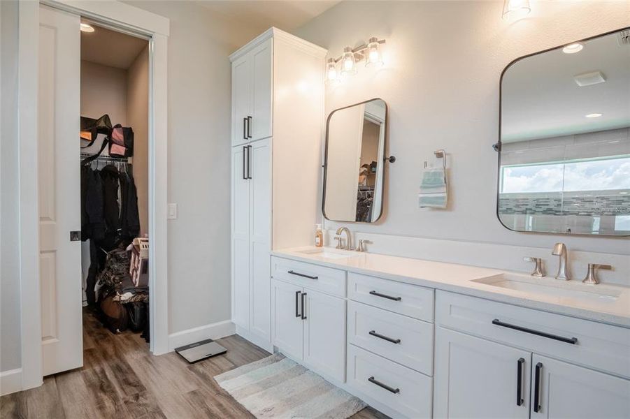 Furnished interior view inside a new home in , Auburndale (Image 16).