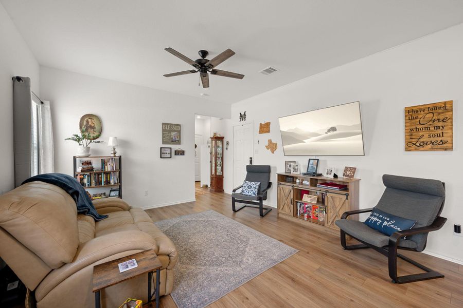 Furnished interior view inside a new home in Thunder Rock, Marble Falls (Image 28).