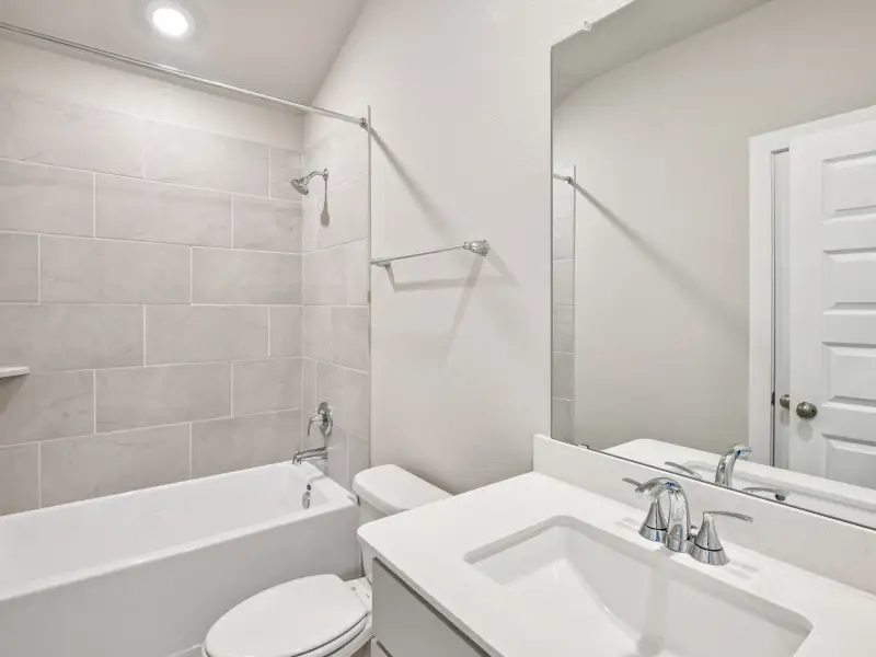 Furnished interior view inside a new home in Stewart's Ranch, Conroe (Image 5).