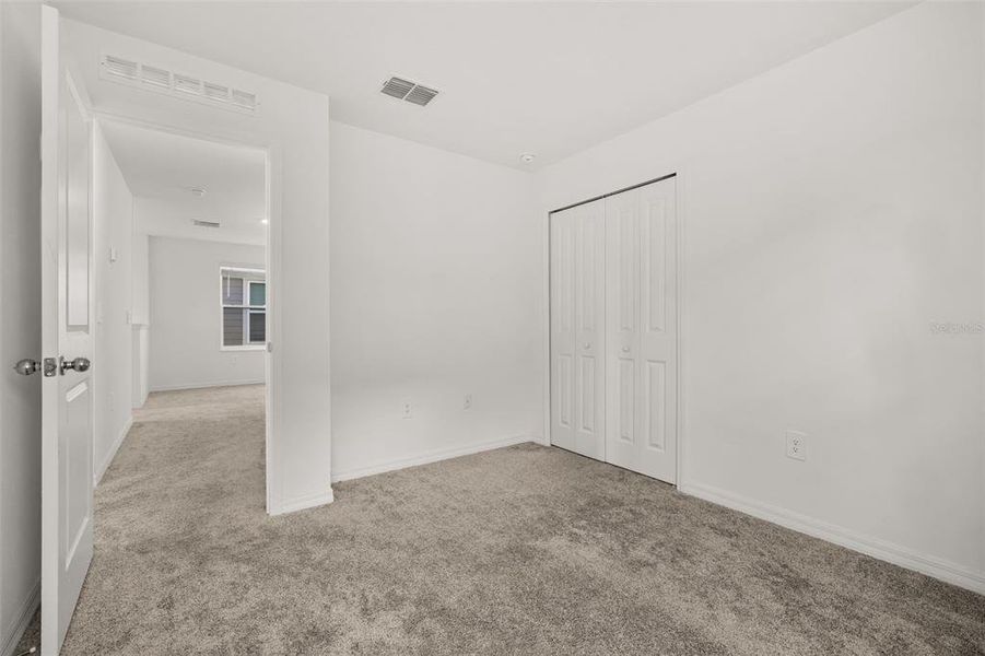 Spacious, unfurnished interior of a new home in Peace Creek Reserve, Winter Haven (Image 27).