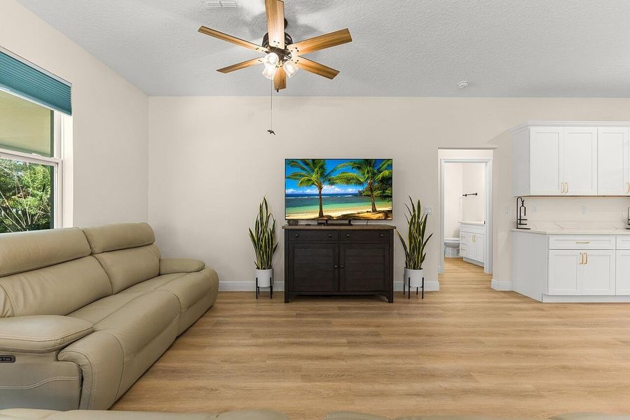 9225-103rd-Ct-HigMedia-025-1280