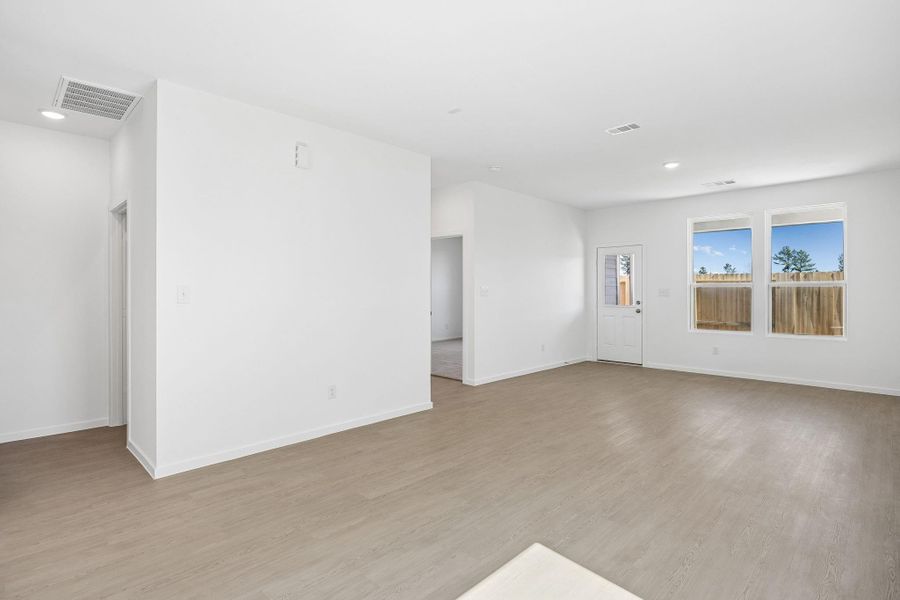Spacious, unfurnished interior of a new home in Montgomery Bend, Montgomery (Image 25).