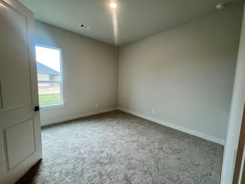 Spacious, unfurnished interior of a new home in Eagle Ridge Estates, Weatherford (Image 11).