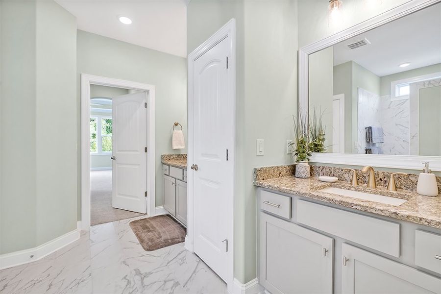 Shelter Bay, Master Bathroom