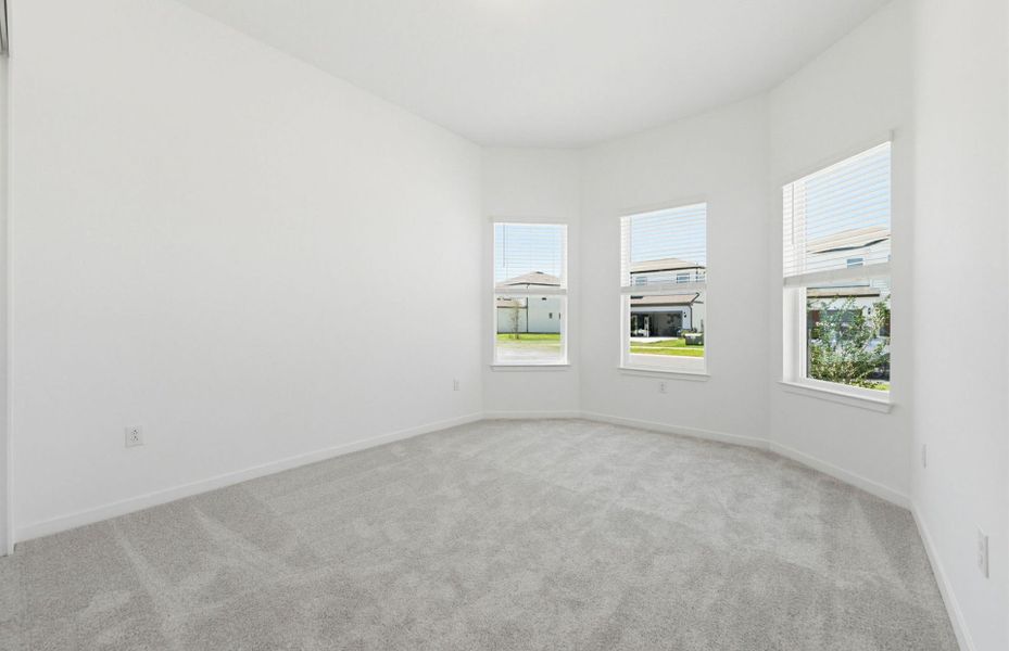 Spacious, unfurnished interior of a new home in Vida's Way, Wesley Chapel (Image 16).