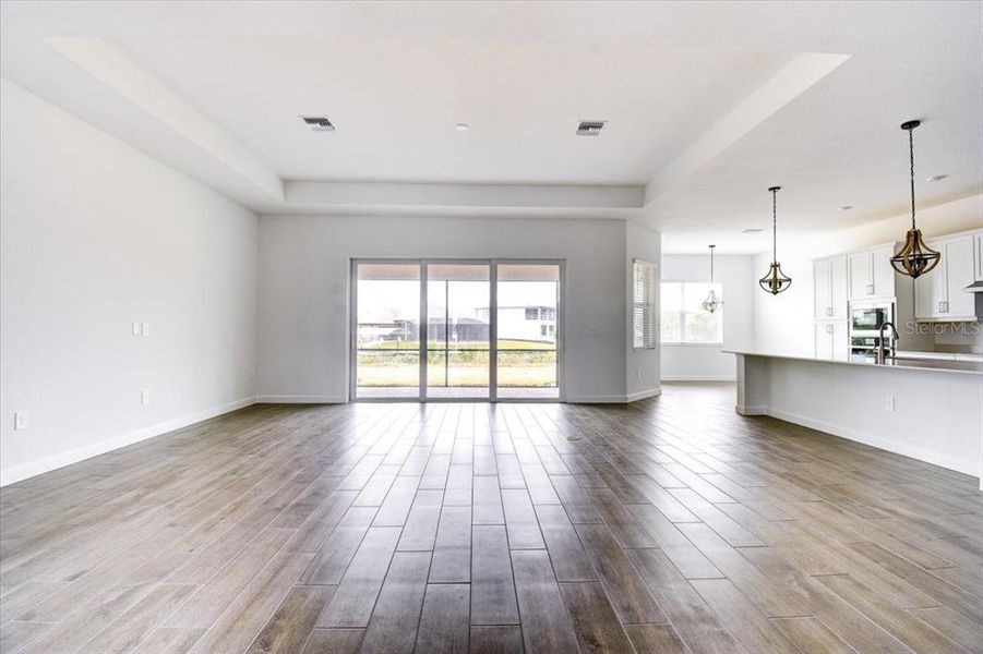 Spacious, unfurnished interior of a new home in Harbor East, Port Charlotte (Image 11).