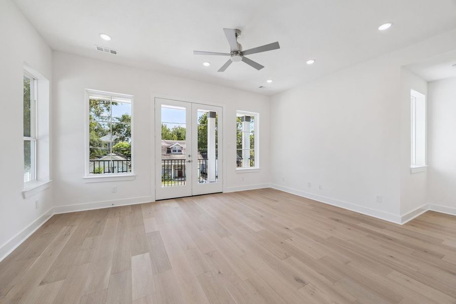 Spacious, unfurnished interior of a new home in , Houston (Image 22).