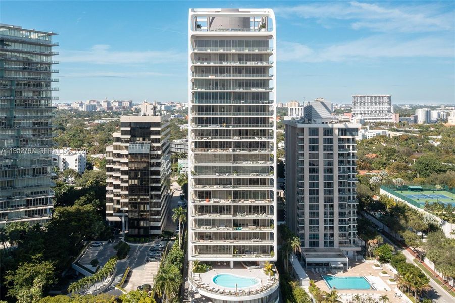 Condo located in Miami, FL showcasing its design and architecture (Image 8).