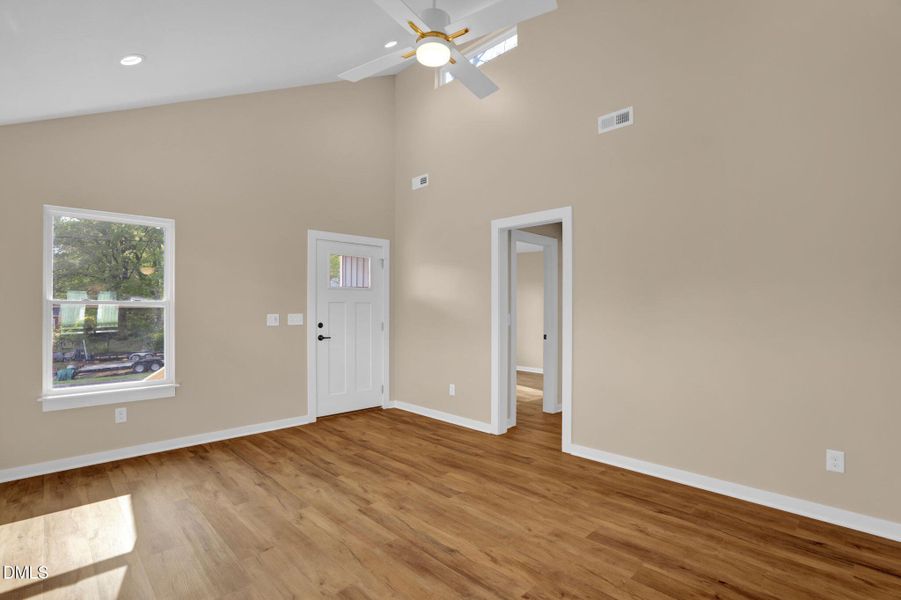 6-web-or-mls-230 N Melville St-6