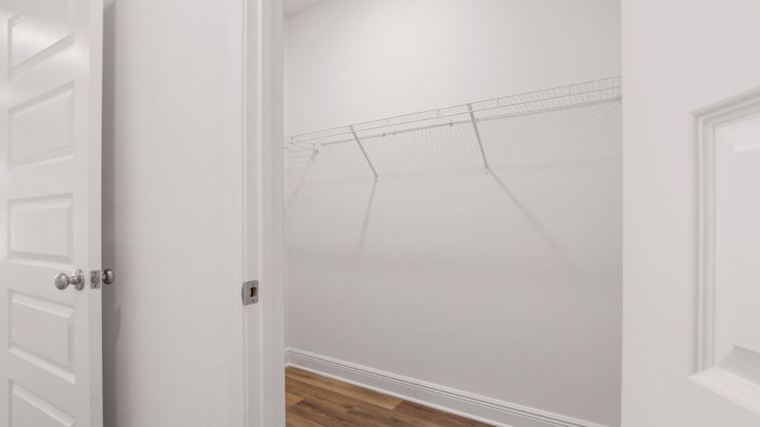 Spacious, unfurnished interior of a new home in Bayside at Ward Creek, Panama City Beach (Image 19).