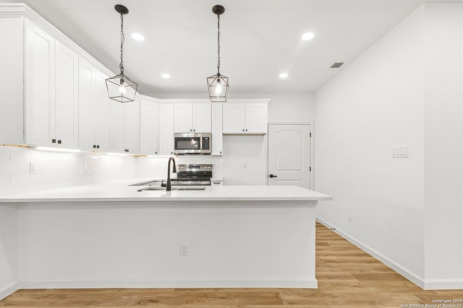 Furnished interior view inside a new home in , La Vernia (Image 9).
