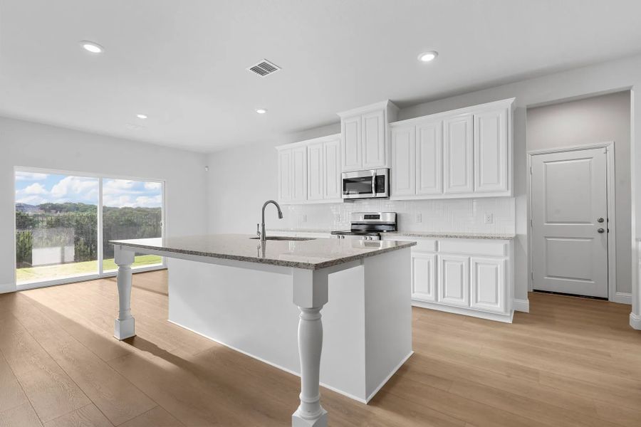 Representative furnished interior of a home built from the Garrison I by Cheldan Homes in Stoneview, Glen Rose (Image 16).
