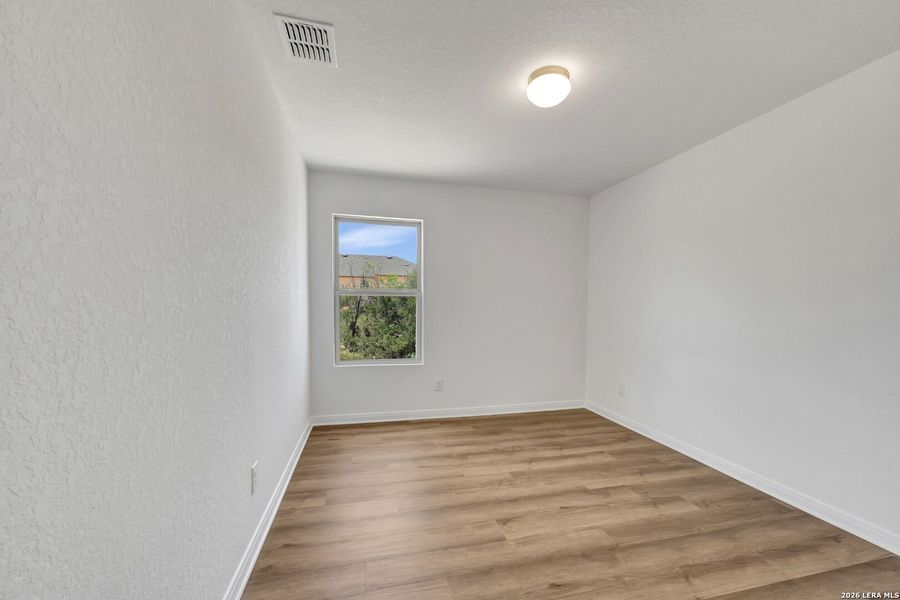 Spacious, unfurnished interior of a new home in Chaparral Ranch, Floresville (Image 20).