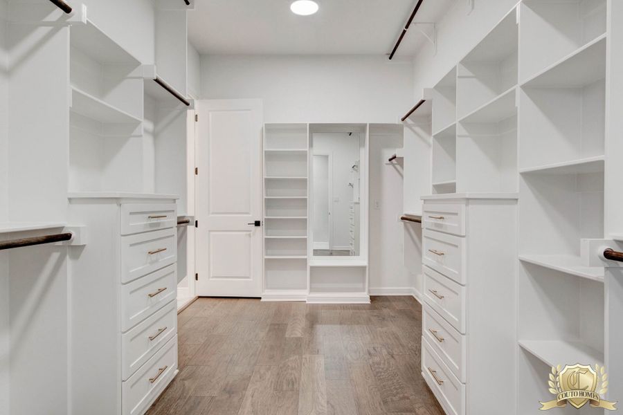 Furnished interior in a model home at Pecan Plantation in Granbury (Image 5). Furnished interior in a model home at Pecan Plantation in Granbury (Image 5).