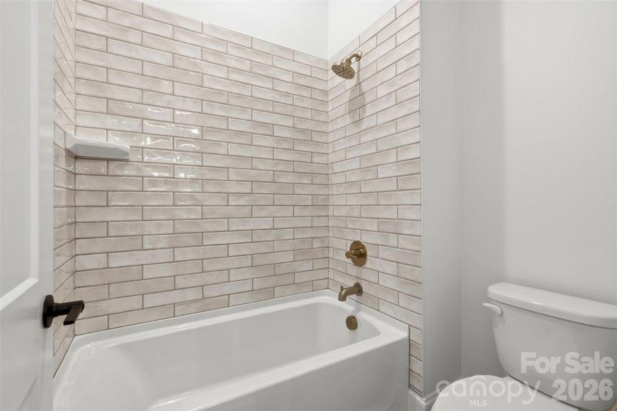 bedroom 2 ensuite full bath