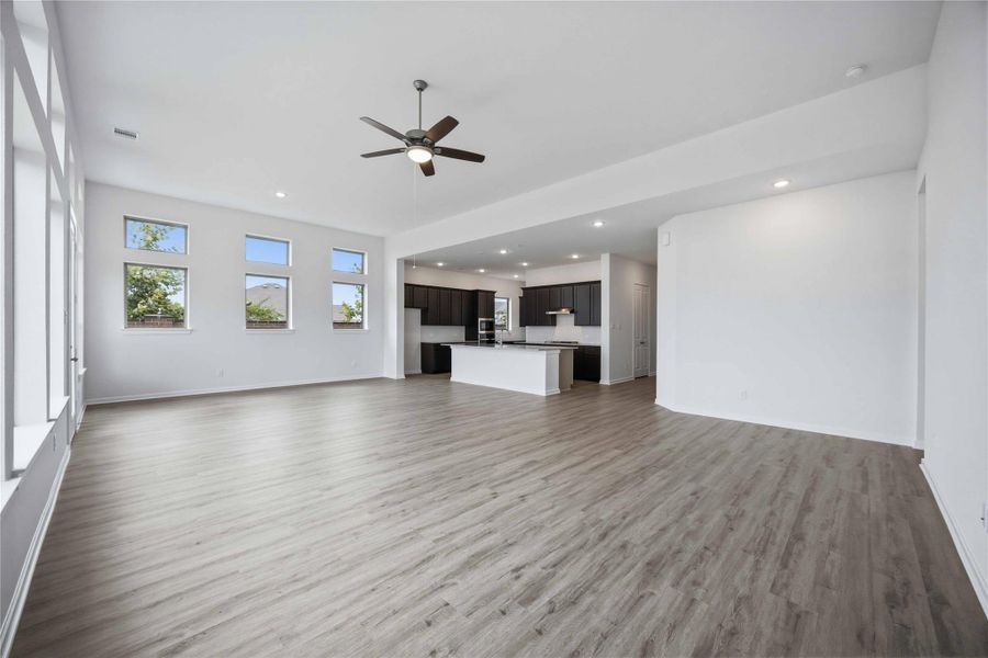 Spacious, unfurnished interior of a new home in Canterra Creek 60', Rosharon (Image 29). Spacious, unfurnished interior of a new home in Canterra Creek 60', Rosharon (Image 29).