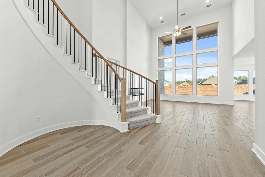 Representative image. Features, selections and colors may vary.