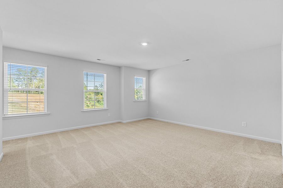 Spacious, unfurnished interior of a new home in Brooke Hill, Lewisville (Image 35).