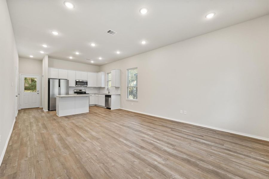 Spacious, unfurnished interior of a new home in , Willis (Image 21).