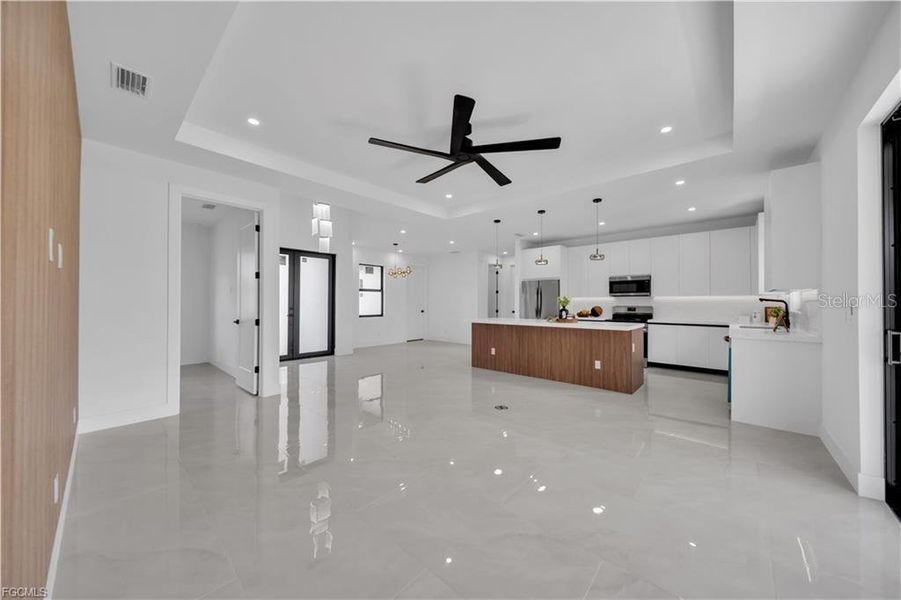 Spacious, unfurnished interior of a new home in , Lehigh Acres (Image 23).