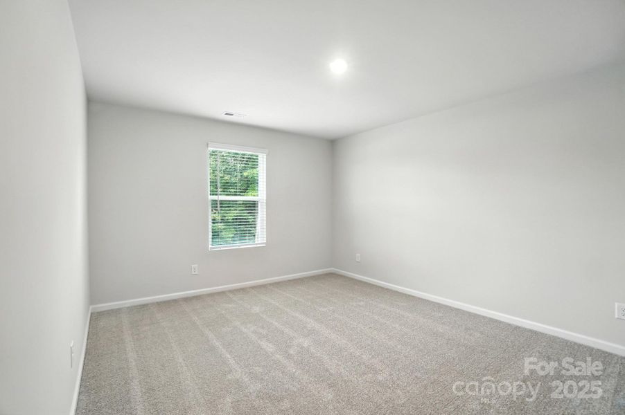 Spacious, unfurnished interior of a new home in Waxhaw Landing, Monroe (Image 21).