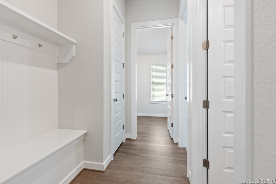 Spacious, unfurnished interior of a new home in Veramendi, New Braunfels (Image 11).