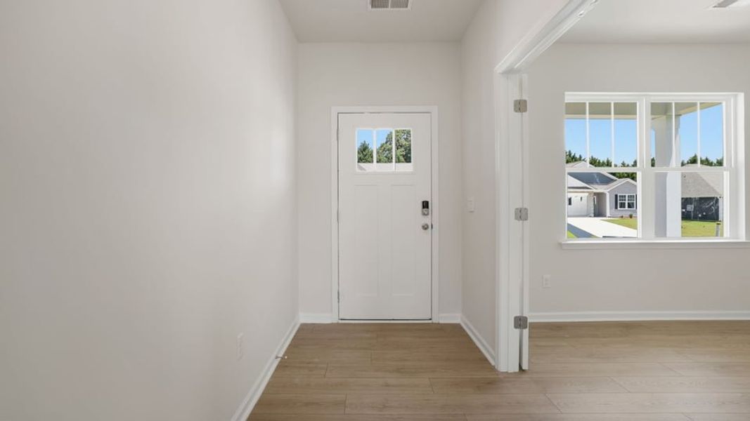 Spacious, unfurnished interior of a new home in Palmetto Valley, Anderson (Image 16).