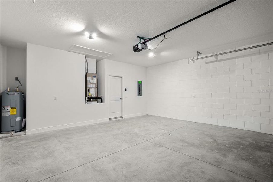 Spacious, unfurnished interior of a new home in , Osteen (Image 41).