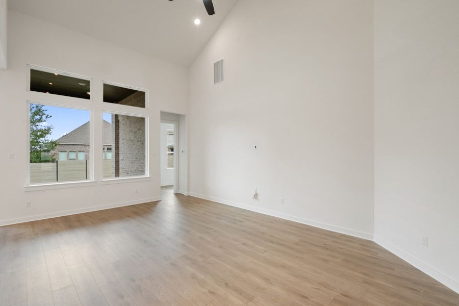 Spacious, unfurnished interior of a new home in Wolf Ranch, Georgetown (Image 32).