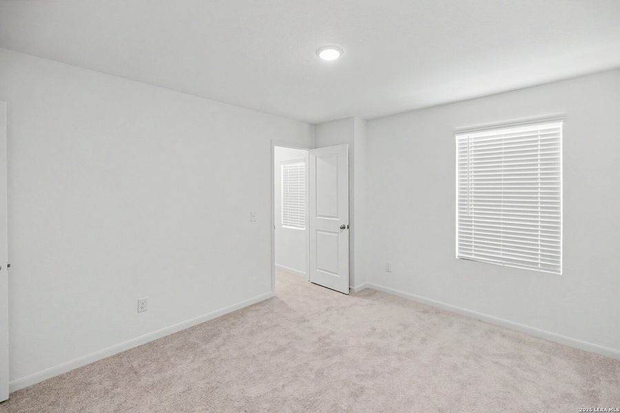 Spacious, unfurnished interior of a new home in Hennersby Hollow, San Antonio (Image 16).