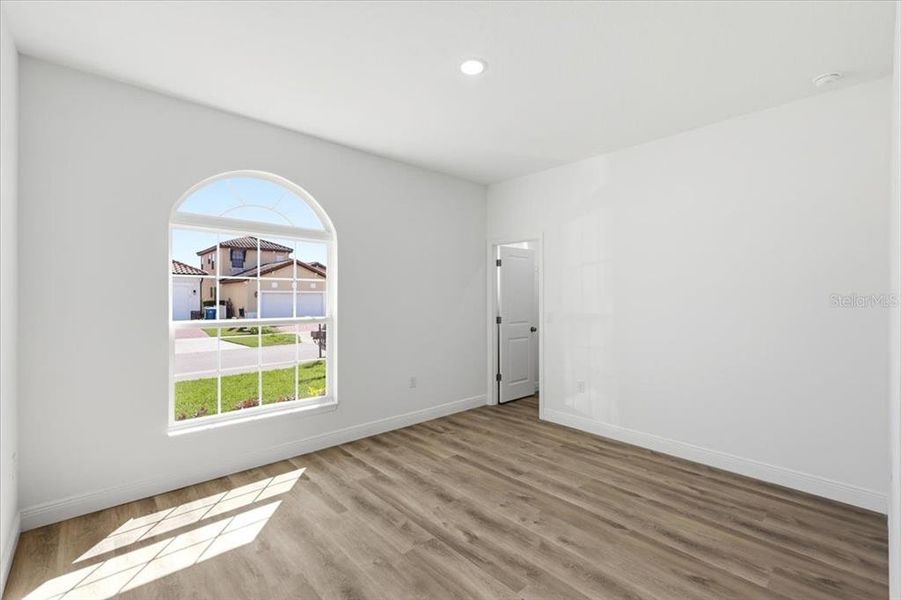 Spacious, unfurnished interior of a new home in , Haines City (Image 13).