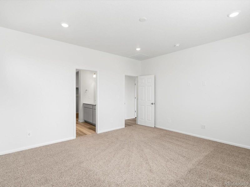 Spacious, unfurnished interior of a new home in Buffalo Highlands: The Canyon Collection, Commerce City (Image 21).
