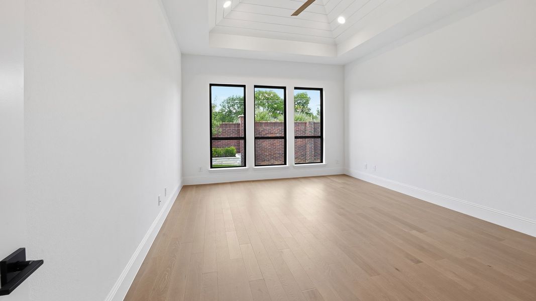 Spacious, unfurnished interior of a new home in Adkins Park, Hurst (Image 17).